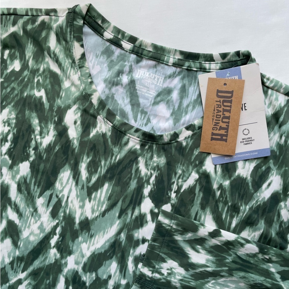 Duluth NWT Women’s Suit Up Swim Long Sleeve T-Shirt Size XL Green Tie Dye